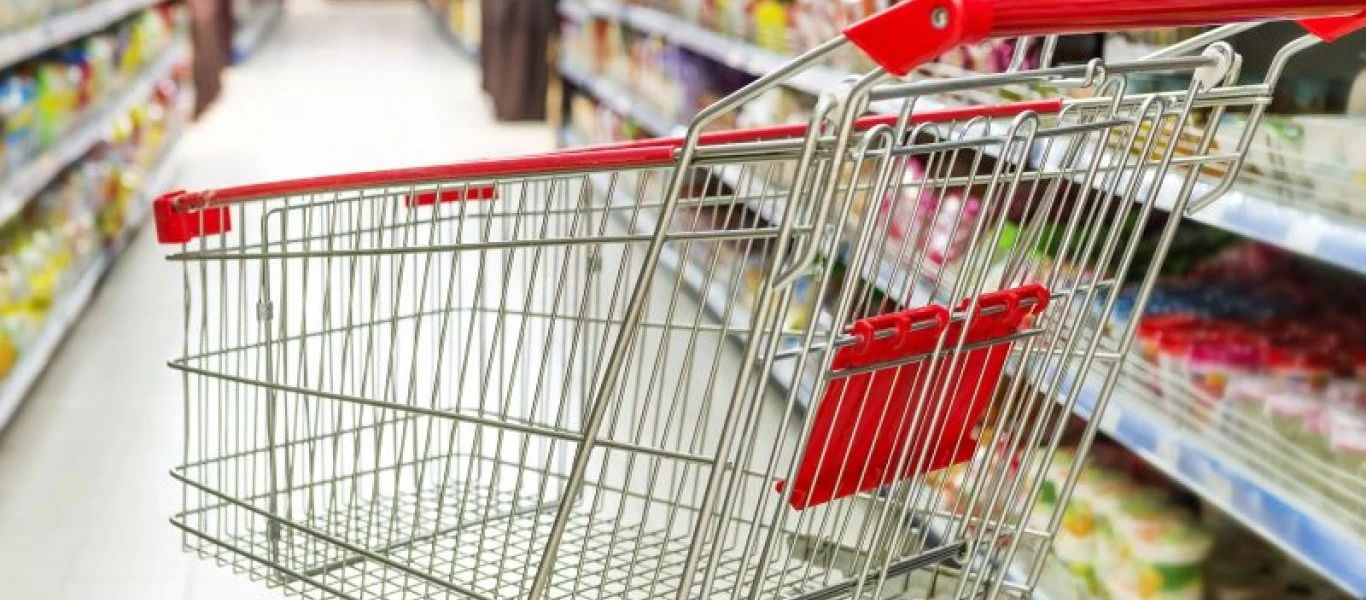 57χρονος βρήκε 10.500 ευρώ σε καρότσι σούπερ μάρκετ και τα παρέδωσε στις Αρχές
